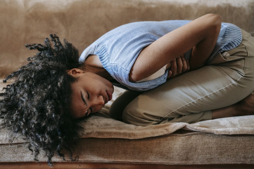 femme douleurs menstruelle